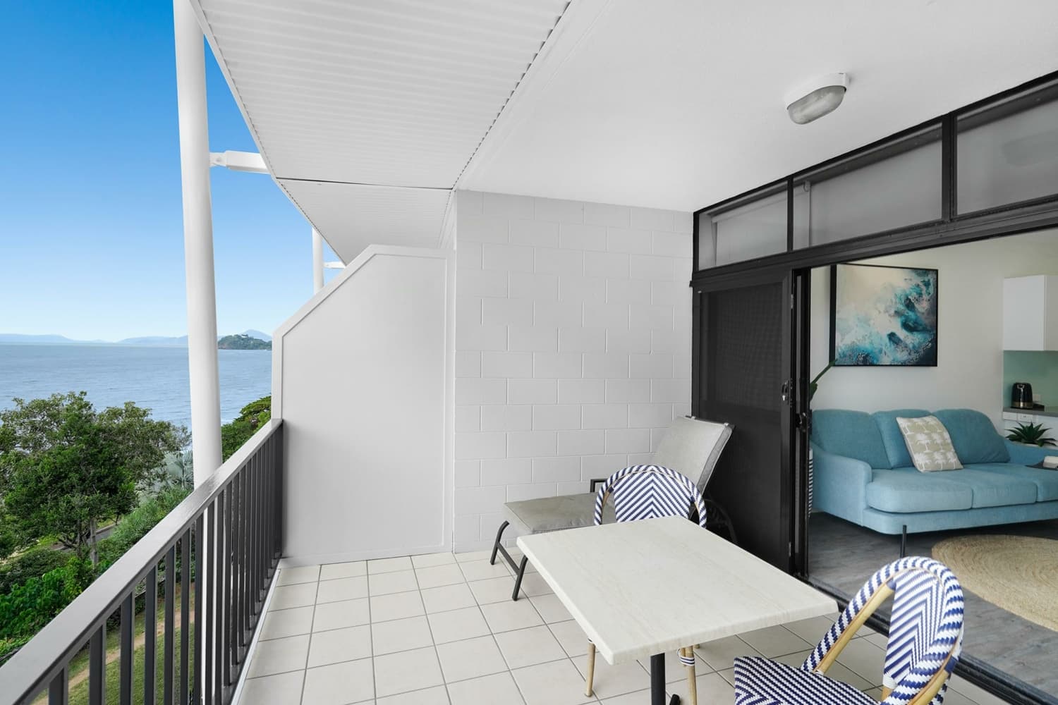 deluxe-ocean-view-apartments-unit-304-(2)