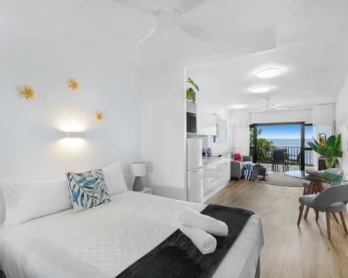 deluxe-ocean-view-apartments-unit-405-(6)